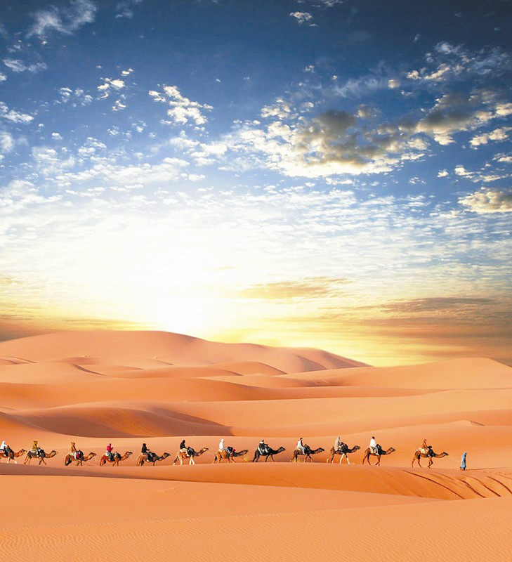 塔克拉玛干沙漠|如果将我国的沙漠都铺上太阳能板，发的电够全国使用吗？