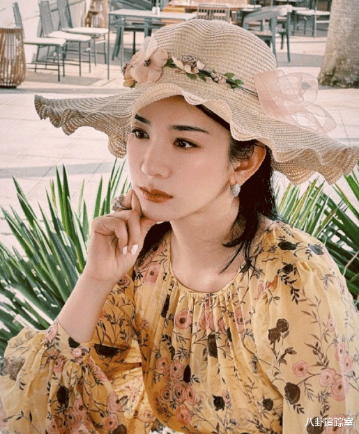 黄奕|黄奕官宣新恋情!放弃对富豪的执念,选择年下小男生,网友:祝福