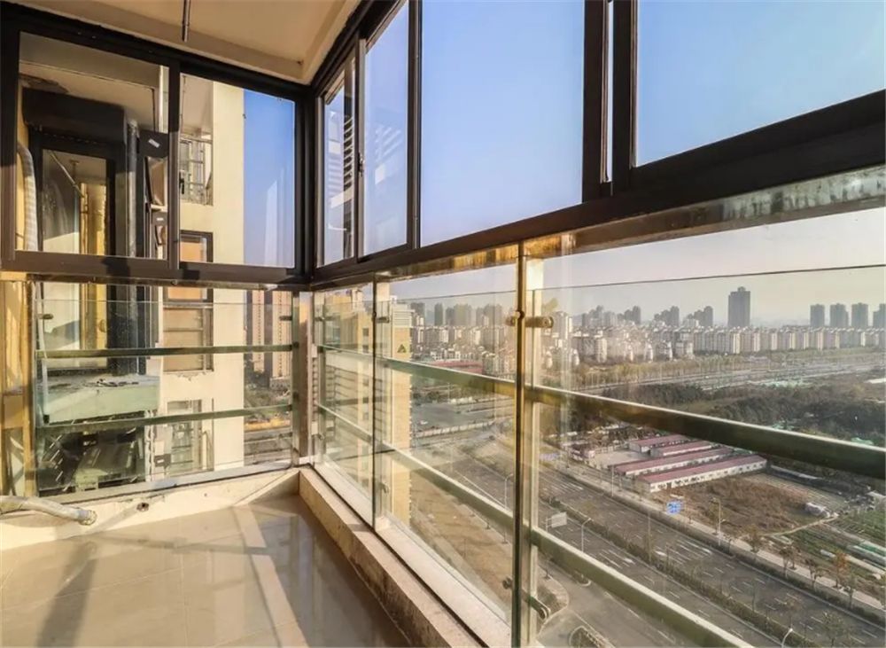 封阳台选窗户,有哪些需要注意的?牢记这3点,不花冤枉钱