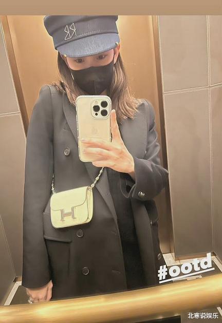 昆凌|昆凌晒三胎孕期照！穿紧身衣孕肚显眼，皮肤白净戴大钻戒好阔气