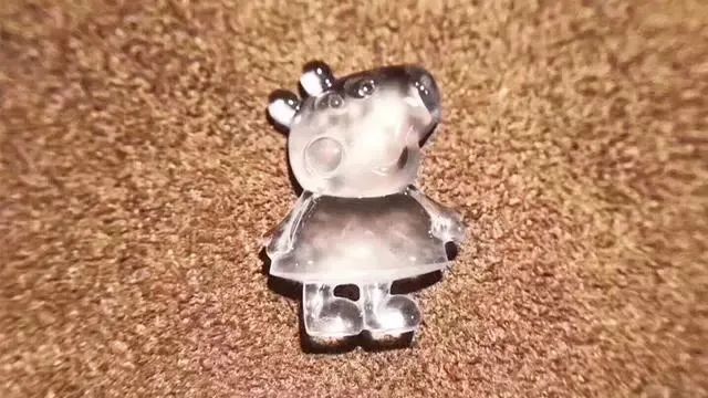 翡翠|现在的翡翠市场都面向小孩子,雕刻还能以卡通人物为题材