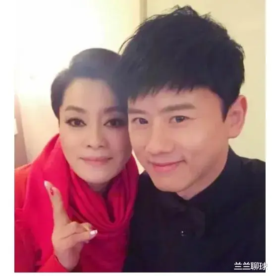 毛阿敏|身价180亿的歌坛大姐毛阿敏入住高档酒店20多天,却拿了酒店40多套洗护用品?