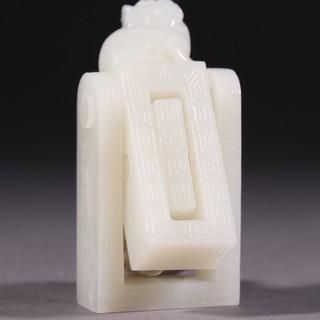 和田玉籽料|清 和田玉籽料兽钮转心印章。