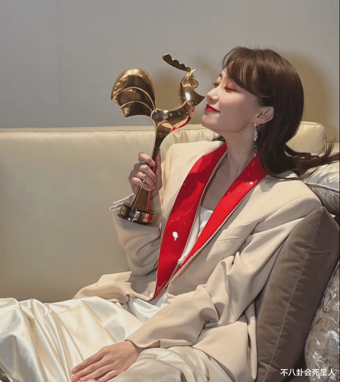 春晚|2022春晚彩排曝光：易烊千玺7次受邀，张小斐贾玲再合体