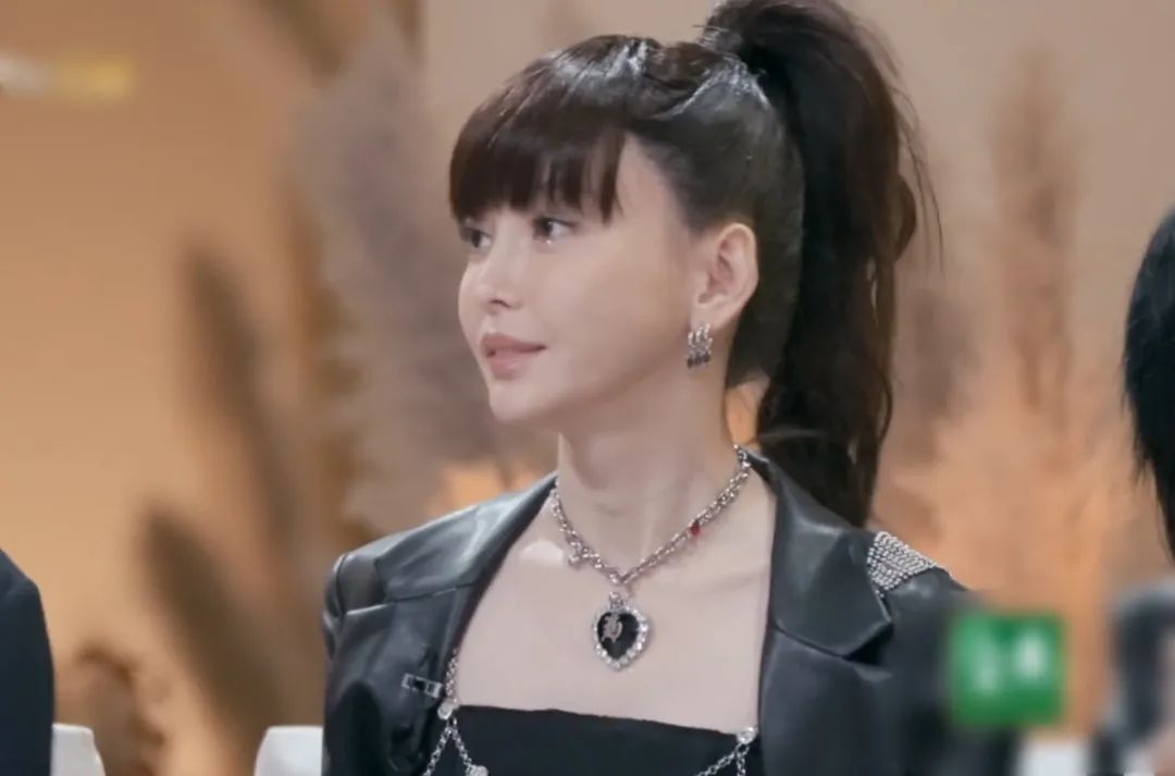 于文文 圈内大佬都敢怼，这位18线女星什么来头？