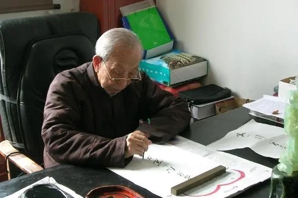 肝脏|国医大师李玉奇，被誉为“当代扁鹊”，他的5条养生秘诀值得借鉴