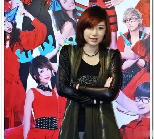 肖战|论发型对颜值的影响有多大？肖战从路人脸到男神相，女神秒变大妈