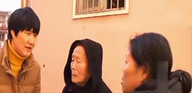 儿公婆把全部家产给了女,老伴尸骨未寒便被儿媳赶出家门:她活该