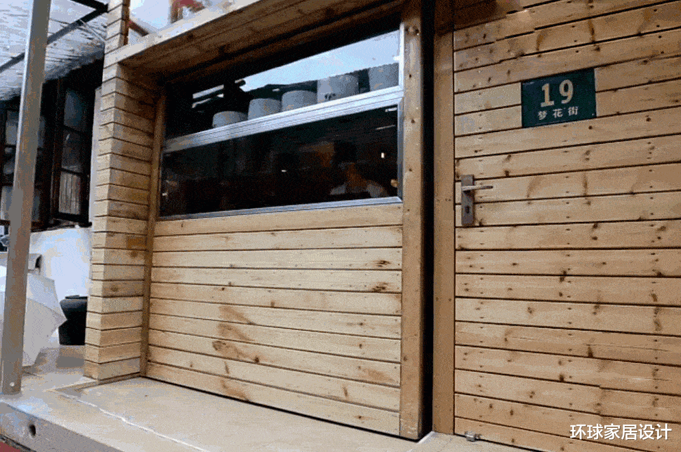 6口挤24㎡,姨妈与28岁侄子同睡,床边上厕所,换衣服就蒙上被子