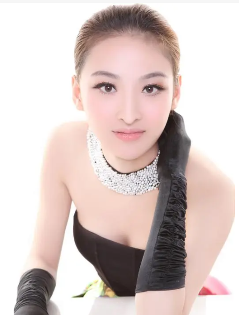 张钰|张钰曝光娱乐圈的黑暗面，被资本压下去之后回到老家结婚生子