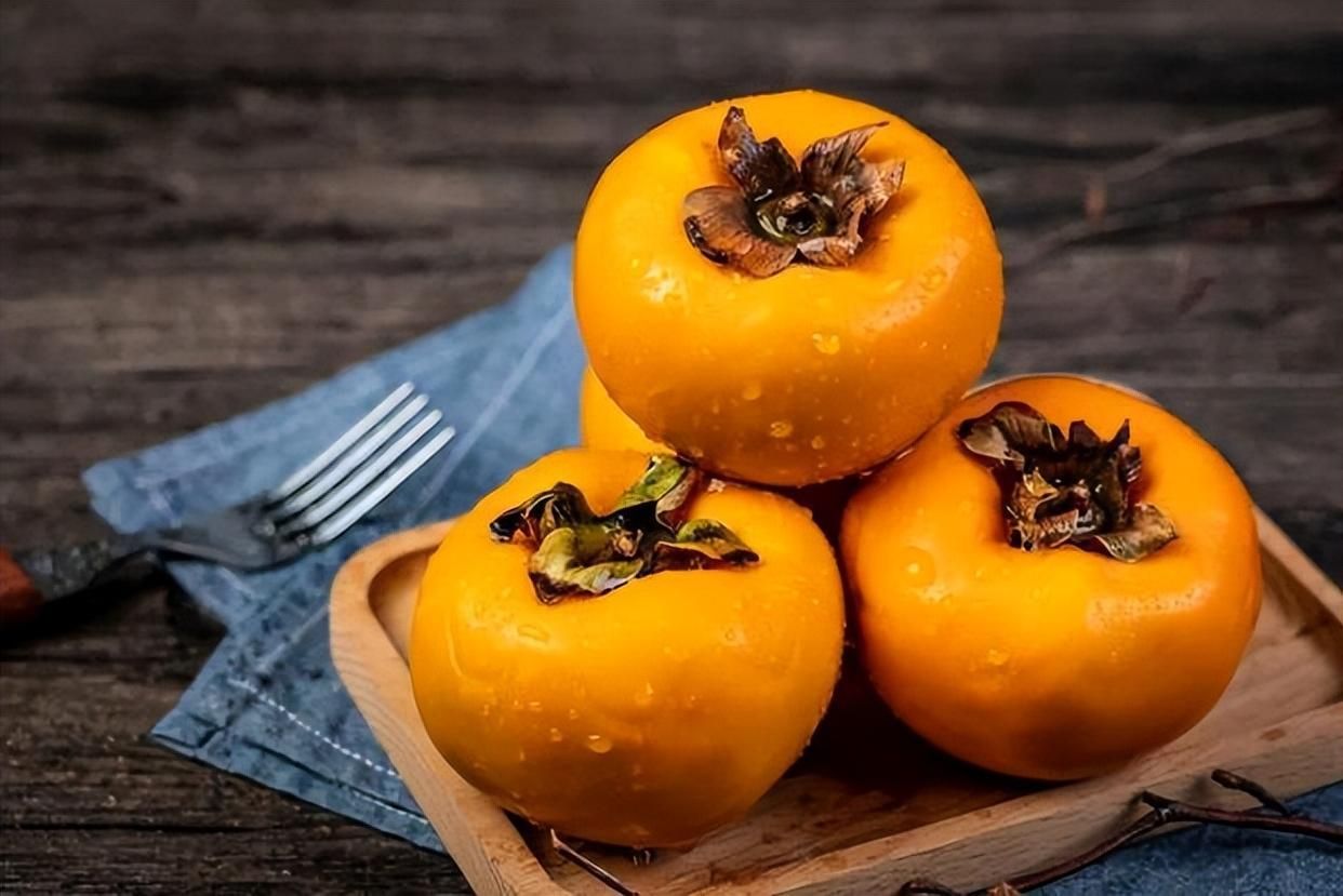 营养膳食|老话讲：“一个柿子十副药”，说的是什么意思？看医生怎么说