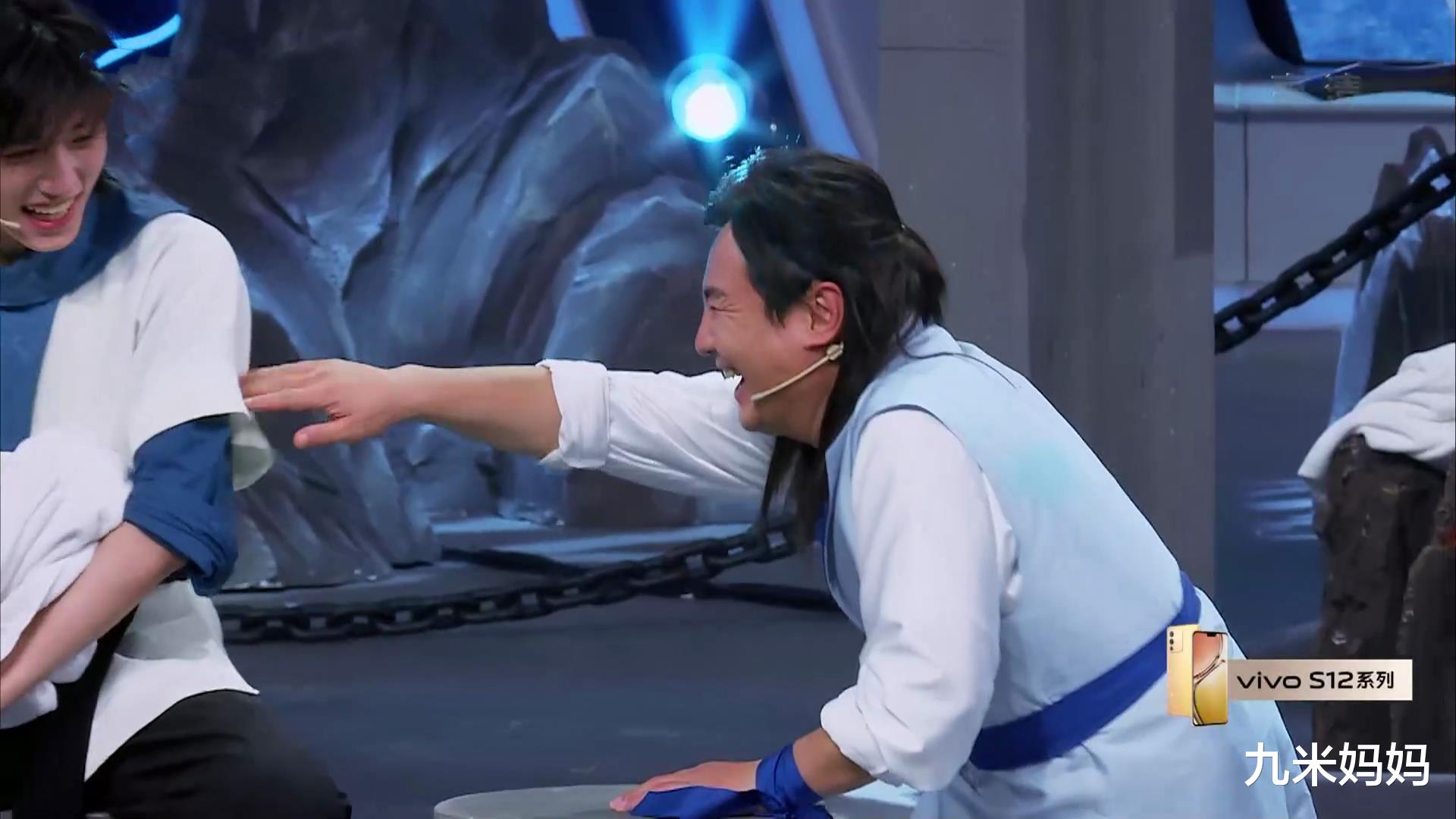 沈腾|沈腾犯了大错，把金主爸爸的名字都说错了，自己羞得直往后台跑