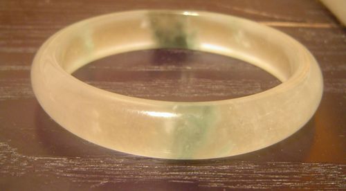 翡翠|翡翠戴着戴着就变黄了?可能是因为变种了!