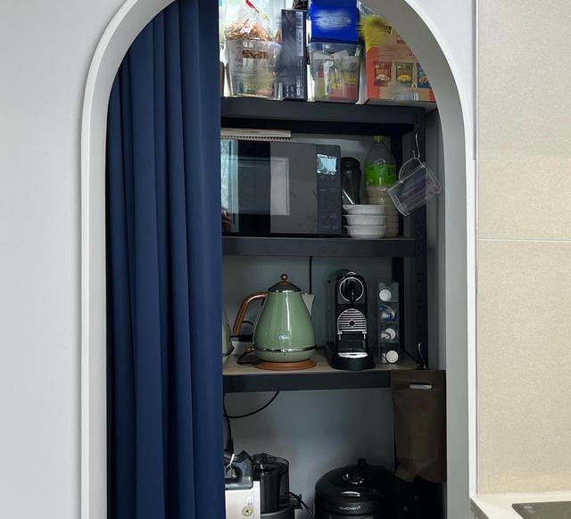 80二手房，客厅不放茶几，阳台连下水管也不包，舒适最重要！