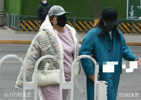 春晚|春晚彩排下班照:马丽穿万元大衣,贾玲又发福了,沈腾神秘未现身