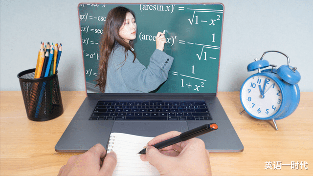 |初三因学习成绩差被学校以分流的名义撵回家，可以举报学校吗？