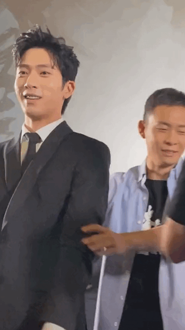 杨幂|曝靳东深夜跟章子怡密谈把司机赶下车?盘点靳东不懂不拒绝不懂回避的瞬间令人抓狂