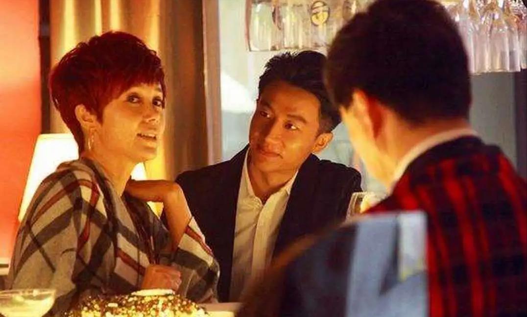 黄轩|演员黄轩:虽有原生家庭的痛,但感情经历丰富,还与蒋雯丽传绯闻