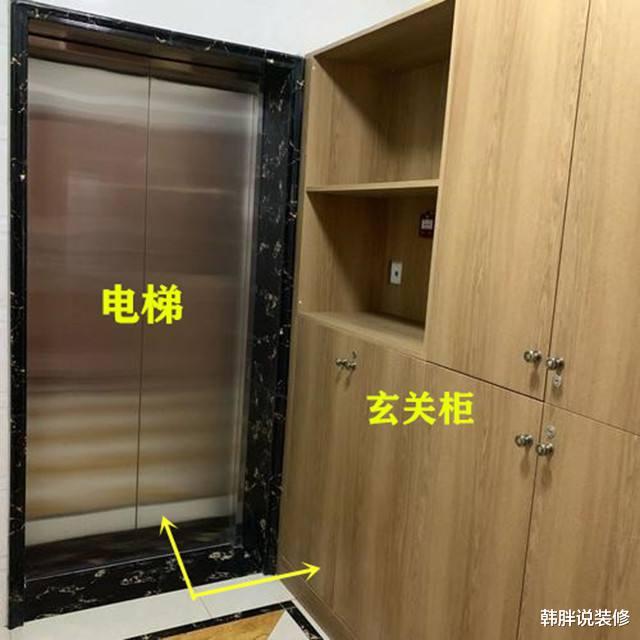 邻居把鞋柜装在电梯口，物业不以为然：一梯两户，你家也能放一个