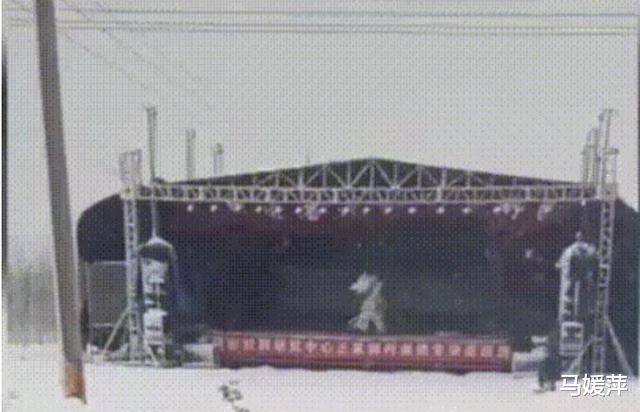 京剧|东北男子发现京剧演员在表演，台下却没一个观众，让网友为之动容