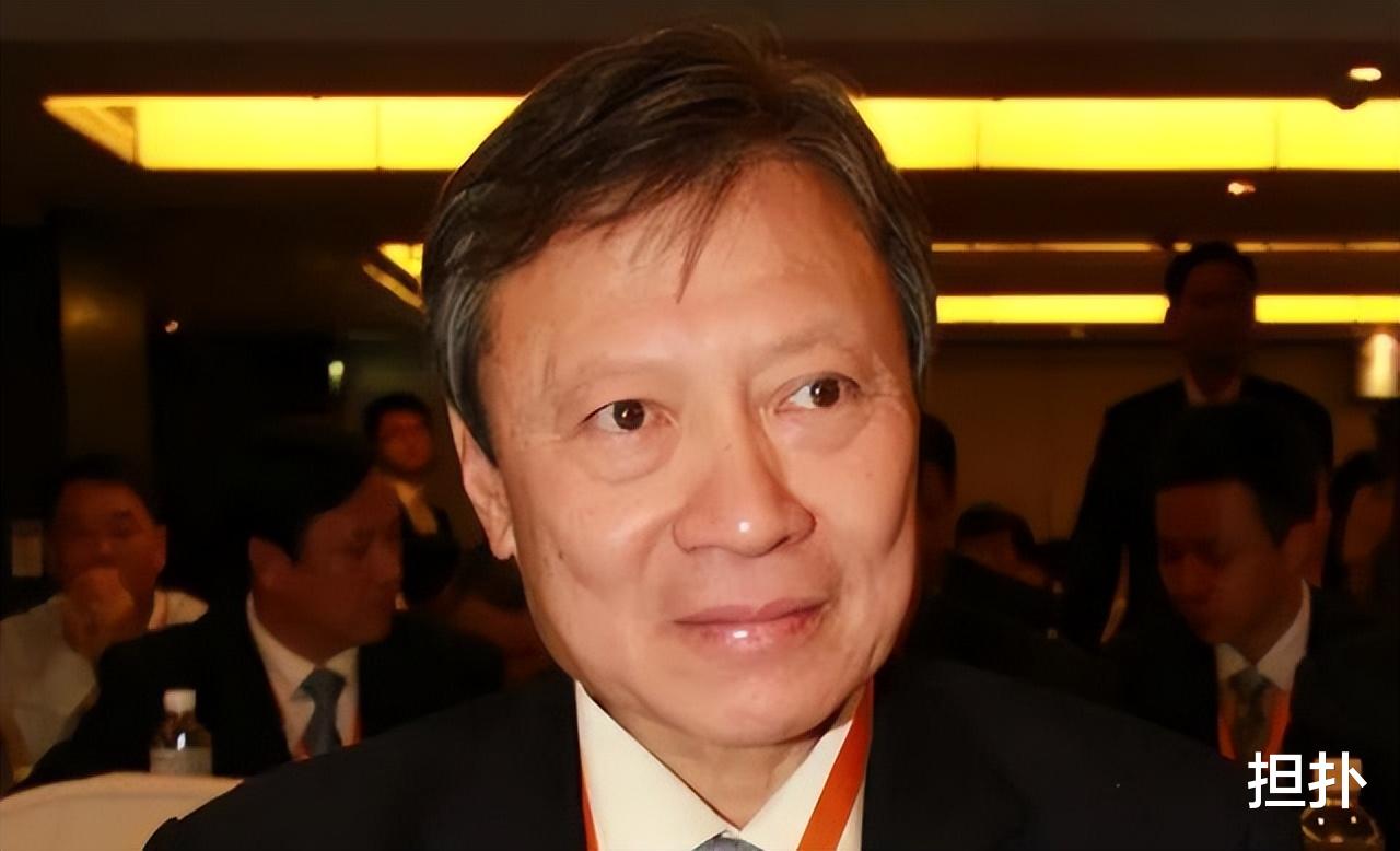 家产|跟弟弟争了20多年家产，刚分到600亿家产，豪门长子就中风去世了