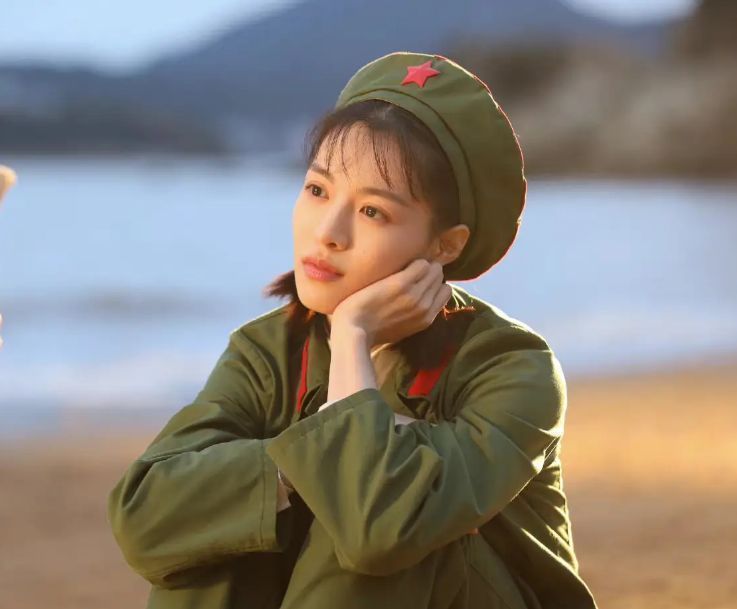 钟楚曦|钟楚曦黑泽疑似恋情曝光，两人连续游玩三天，女方工作室发文否认