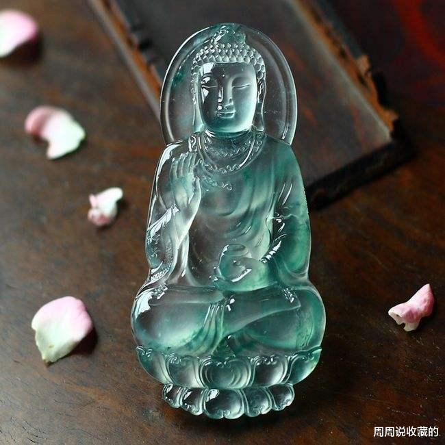 翡翠|为什么你的翡翠越戴越黑？