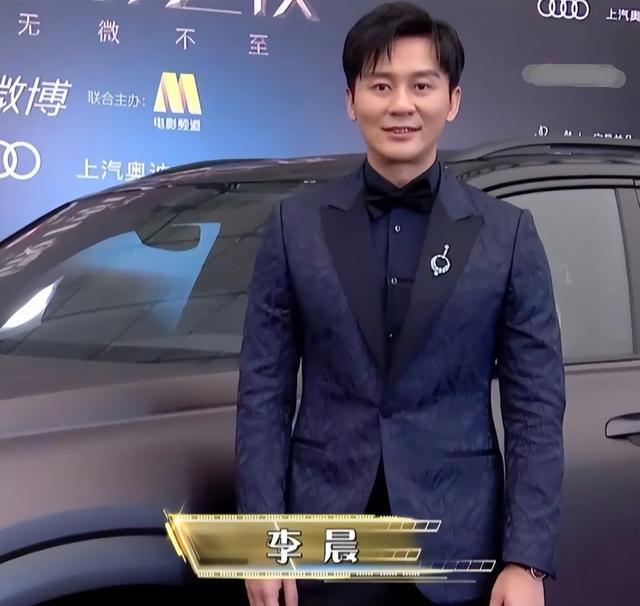 刘亦菲|红毯尴尬瞬间:李冰冰裙摆变抹布,李晨无人搭理