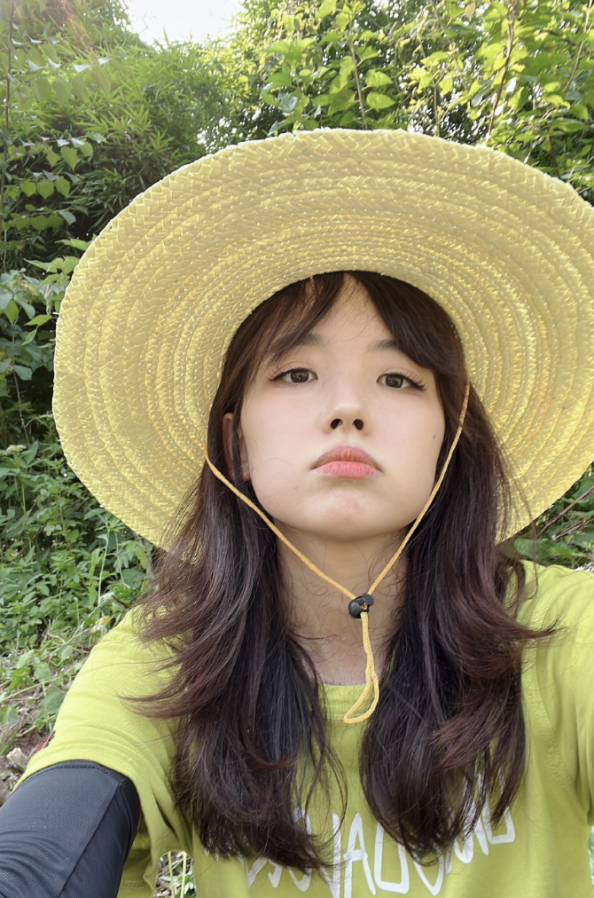 王冰冰|王冰冰风波后首次亮相主持，瘦了一圈显疲惫，自我介绍破防了