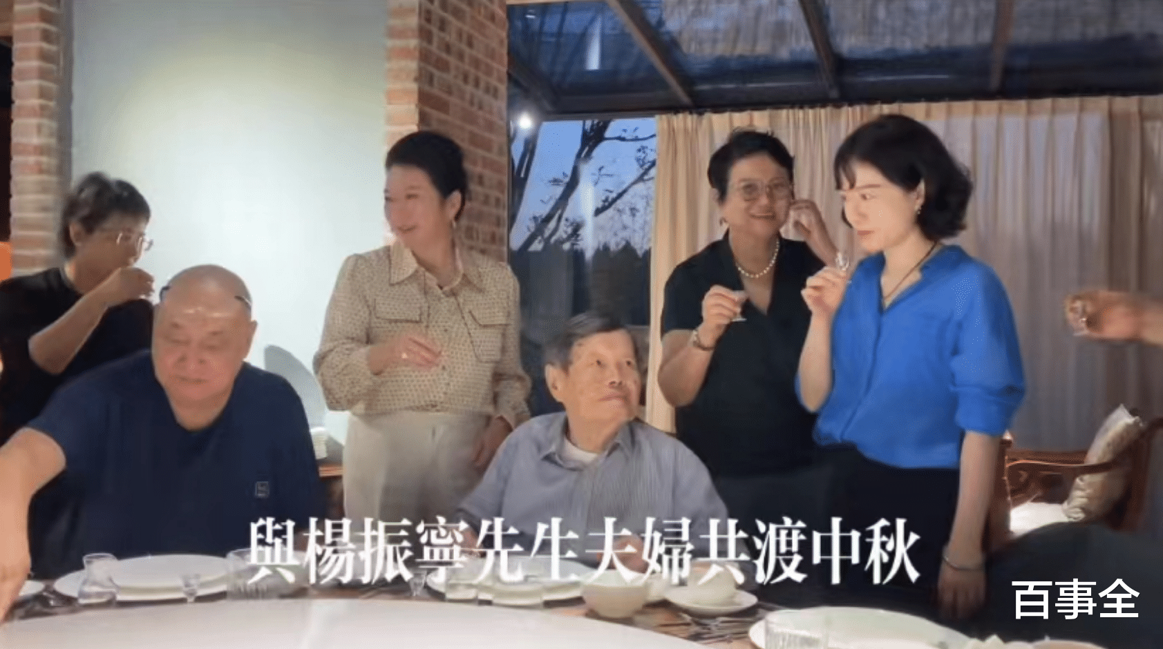 杨振宁|杨振宁夫妇跟友人聚餐，46岁翁帆略显憔悴，网友：拿青春赌明天