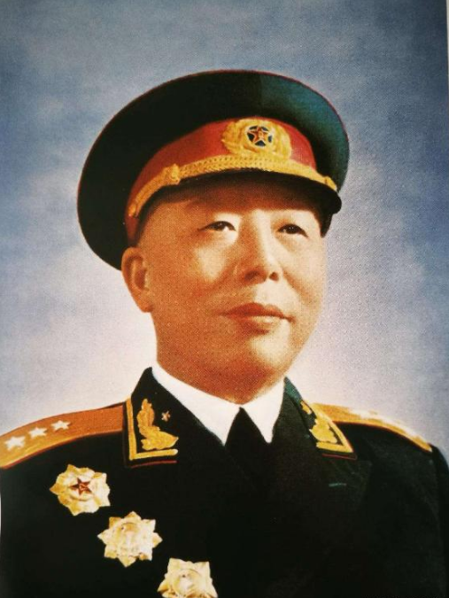 宋时轮年少喝醉误入山洞熟睡,后被四个大舌头舔醒,场面凝固了