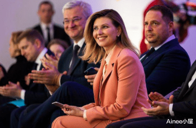 西装|乌克兰第一夫人优雅知性，粉色套装显出挺拔身姿，气韵真特别