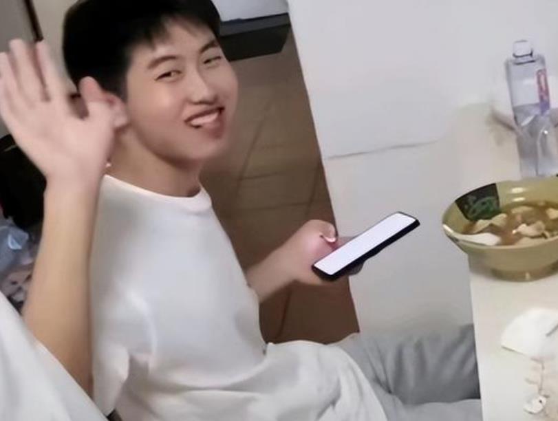 穿衣搭配|孙卓师母高调秀恩爱，王妈妈穿衣超有型，评论区跟女友撒狗粮