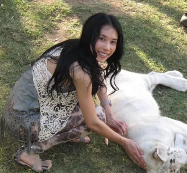 参观莫文蔚现实的家,客厅设计像个大鸟笼,装修也太潮了