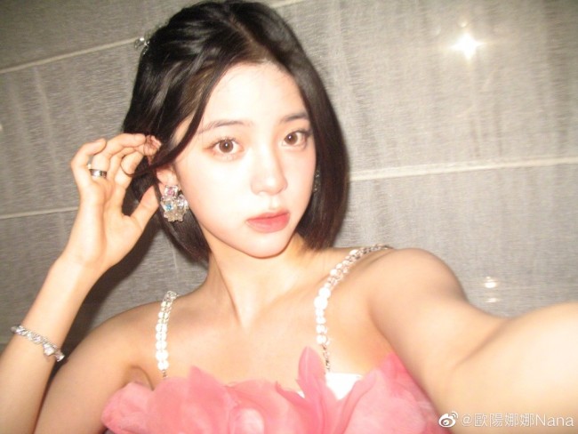 欧阳娜娜|欧阳娜娜穿粉纱裙仙气足 肤白貌美灵动可爱