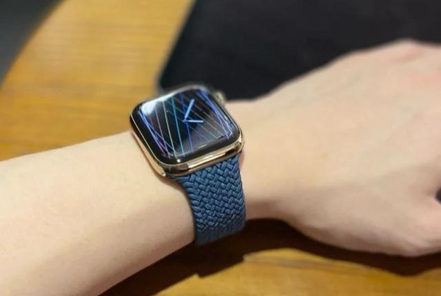 传感器|AppleWatchSeries8体温传感器为什么不以测发烧为宣传点?