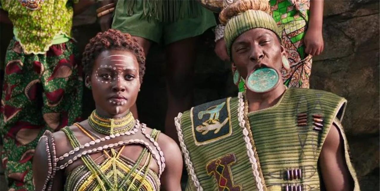 围巾 以大嘴为美的非洲盘唇族：嘴唇越大彩礼越多，不盘唇就嫁不出去