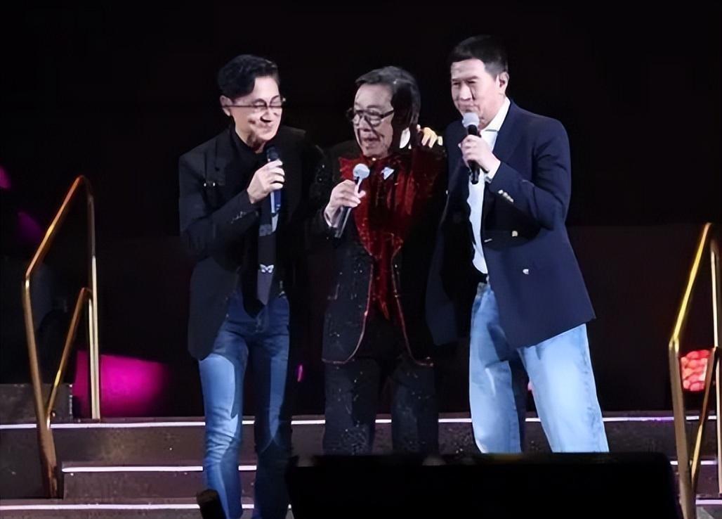 胡枫|90岁港星胡枫红馆开唱,张学友激动下跪感谢,多位巨星现场助阵