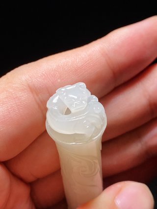 和田玉籽料|清乾隆 和田玉籽料 脂白玉 嵌碧玉 云龙纹毛笔 笔杆