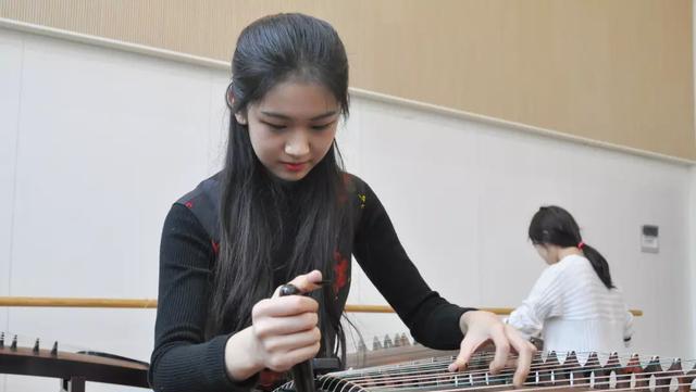 大学|“家里没矿的要慎选”，大学这几大专业很费钱，普通家庭：不敢碰