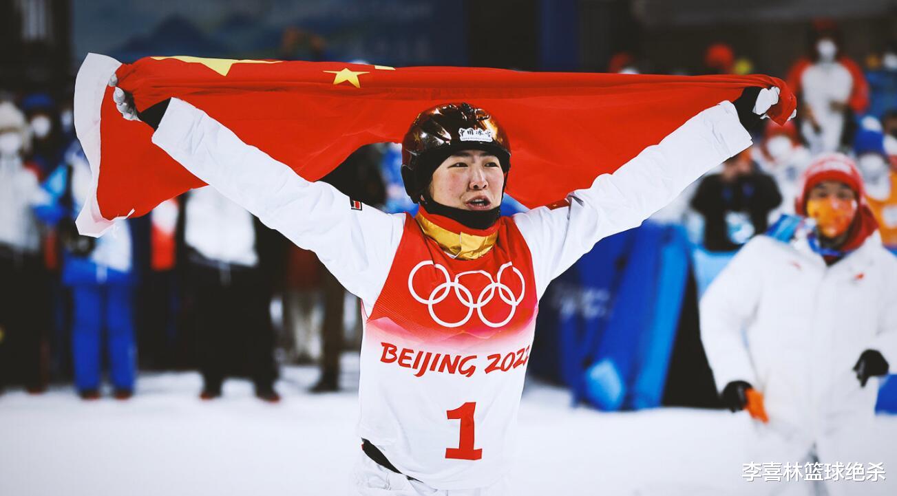 美国队|泪目！徐梦桃领奖台泪流满面，身披国旗喊赢了，观众大喊：你最棒