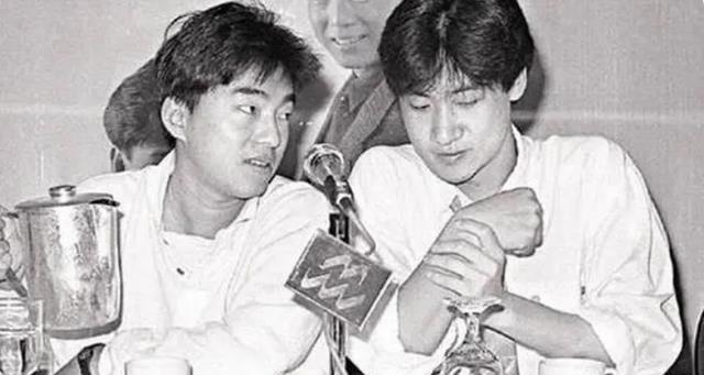 吕方|58岁歌王吕方复出，与小16岁富婆妻子很恩爱，女儿长得很像他