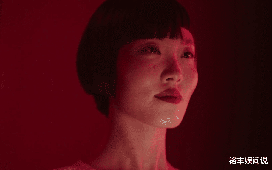 吴京|挽手吴京女嘉宾私照曝光!身材火辣不惧流言蜚语,曾与侯耀华合影