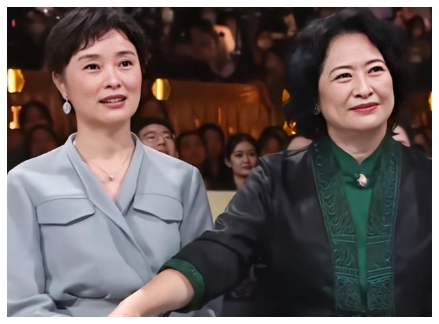 金鹰奖女星大PK：殷桃性感，佟丽娅干瘪，马丽胖出双下巴