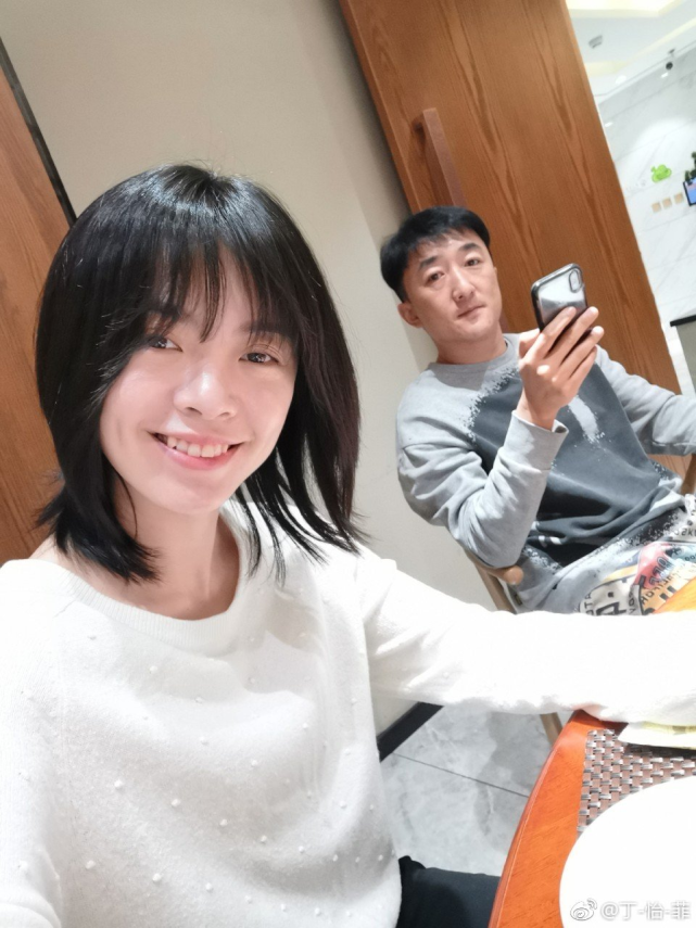 心肌梗塞|41岁演员刘伯勋心梗离世,与妻子丁怡菲甜蜜照曝光,私下超幸福