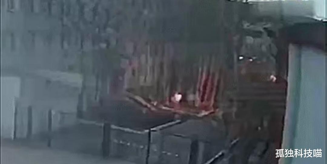 俄罗斯|俄罗斯征兵办公室,遭到7枚燃烧弹袭击!