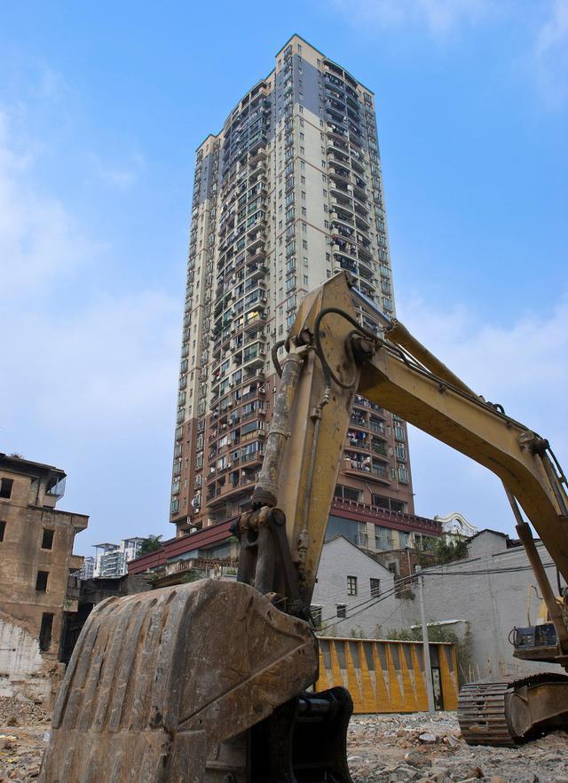 父母在儿子家住了23年,却在房屋拆迁后,将350万补偿款给了女儿