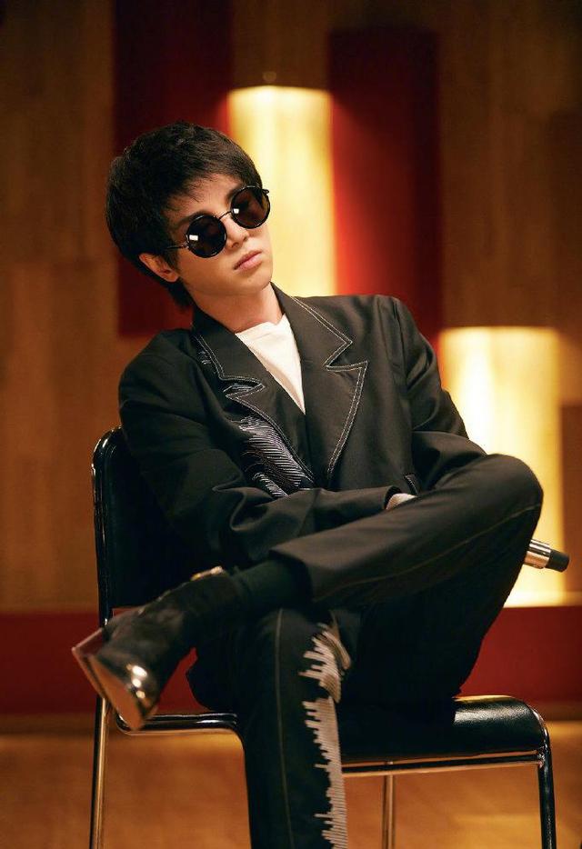 华晨宇|《歌手当打之年》华晨宇找左立帮帮唱，周深唱毛不易的《无问》