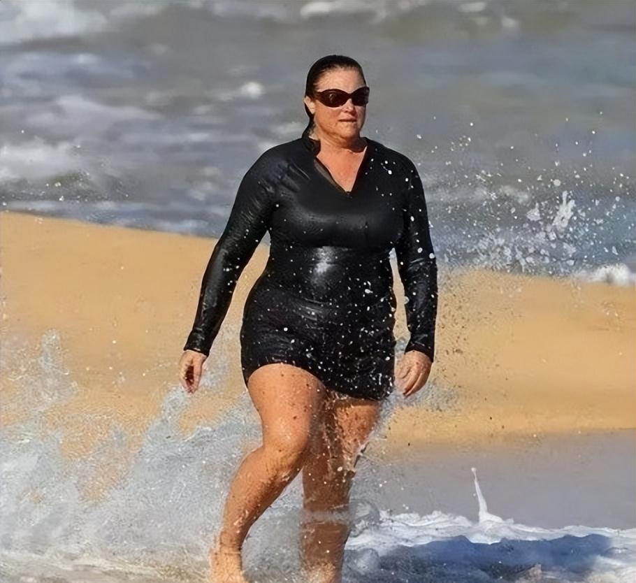 布鲁斯南|宠妻标杆“007”:结婚28年,妻子胖到260斤不嫌弃,只爱她一人