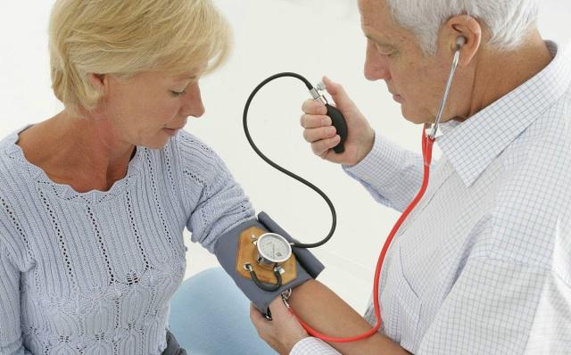 高血压|血压高的人，真要“滴酒不沾”？专家提醒：可能很多人都错了